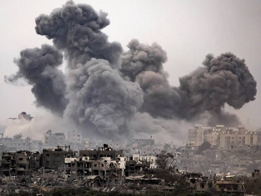 إعلام فلسطيني: مدفعية الاحتلال تقصف بكثافة غربي مدينة غزة                                                                                                                                                                                                      