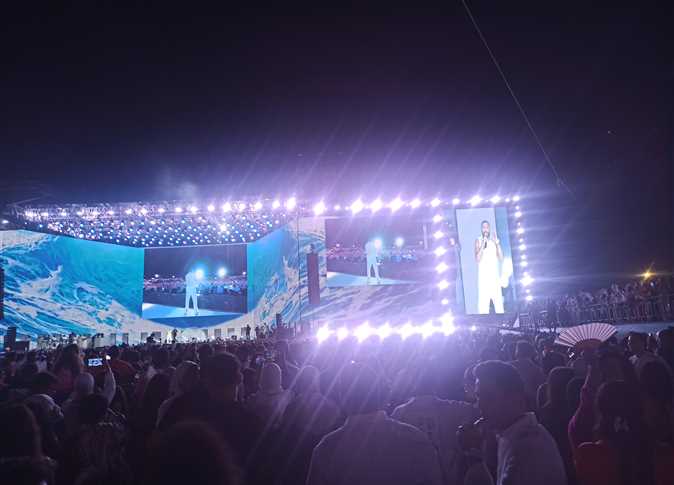 تامر حسني يستبدل كلمات أغنيته «حلو المكان» بسبب مهرجان العلمين.. ما القصة؟ | المصري اليوم