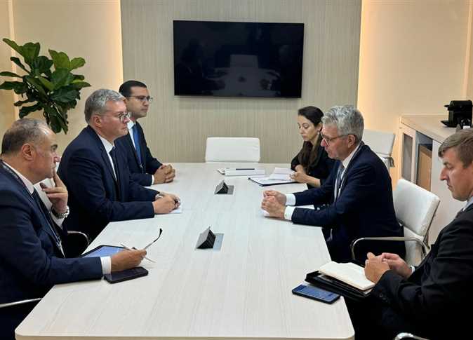 بدوى يبحث مع مساعد وزيرة الطاقة الأمريكية للطاقة الأحفورية تعزيز التعاون المشترك | المصري اليوم