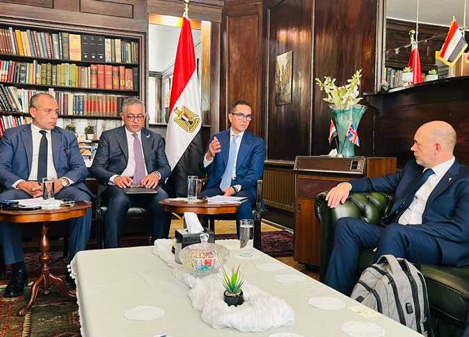 وزير الاستثمار يعقد لقاءات مكثفة مع شركات بريطانية عاملة في صناعة الدواء وتعبئة الفاكهة | المصري اليوم