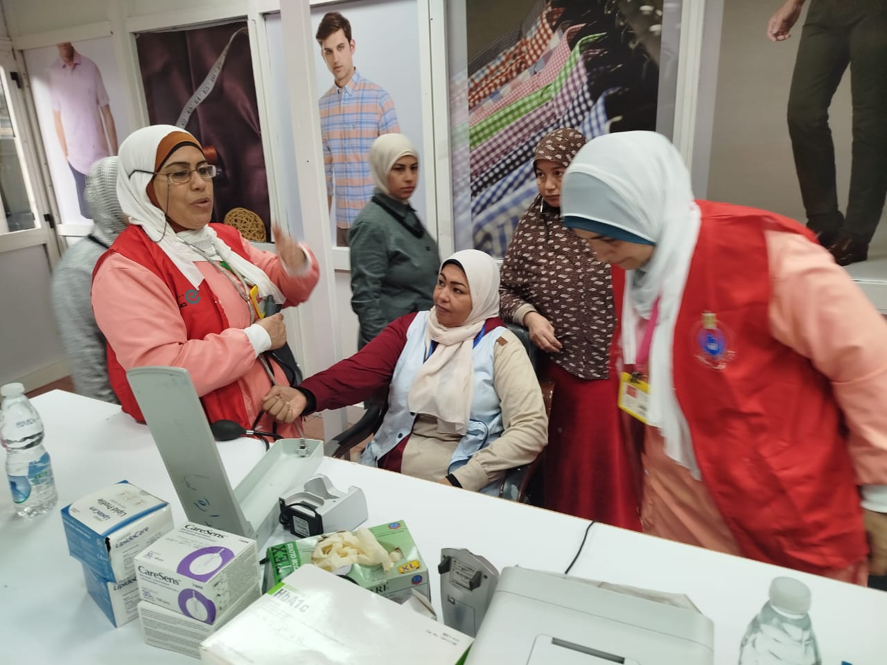 غرفة صناعة الملابس تطلق قافلة طبية بالتعاون مع الصحة لدعم بيئة العمل الصناعية - أموال الغد