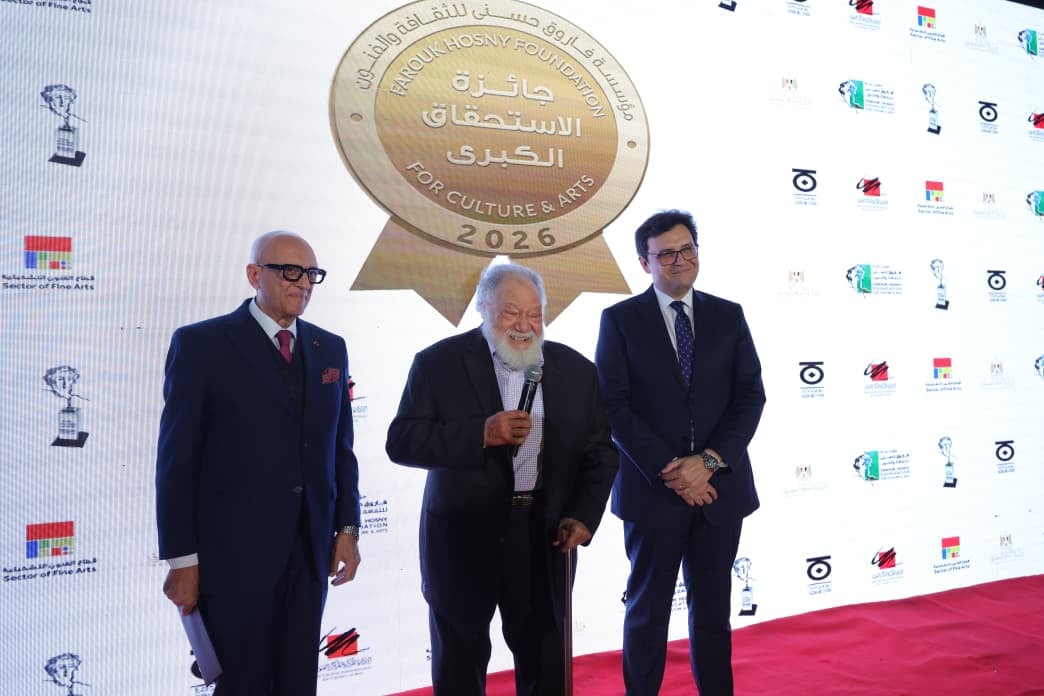 مؤسسة فاروق حسني للفنون تمنح جائزة الاستحقاق الكبرى للفنان يحيى الفخراني