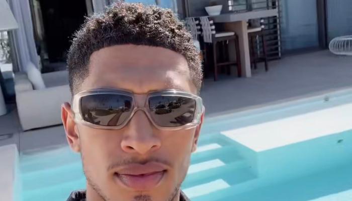 بين المسبح والشاطئ.. بيلينغهام وفينيسيوس يلفتان الأنظار في دبي (فيديو)