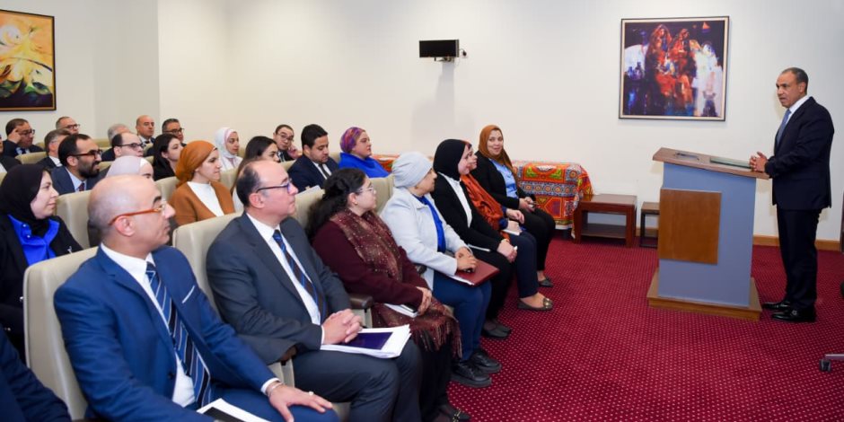 وزير الخارجية يتفقد سير العمل بقطاع التعاون الدولي ويؤكد على التكامل بين الملفات السياسية والاقتصادية - صوت الأمة