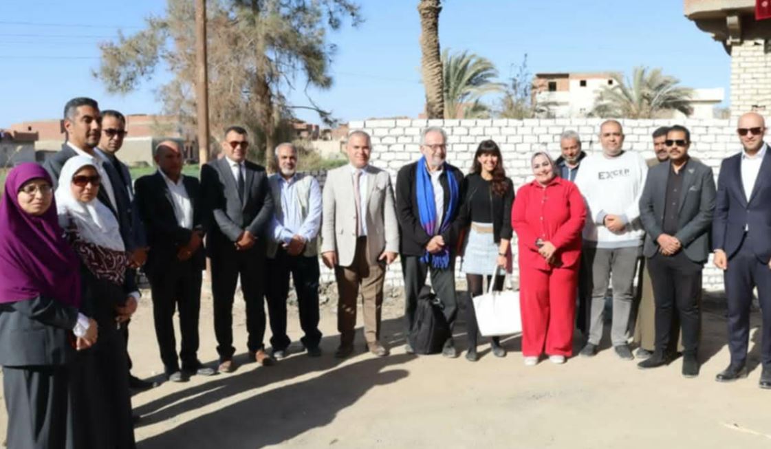 رئيس مياه الفيوم والمقرر الأممي يزوران الأسر المستفيدة من توصيل مياه الشرب بنظام القرض الدوار