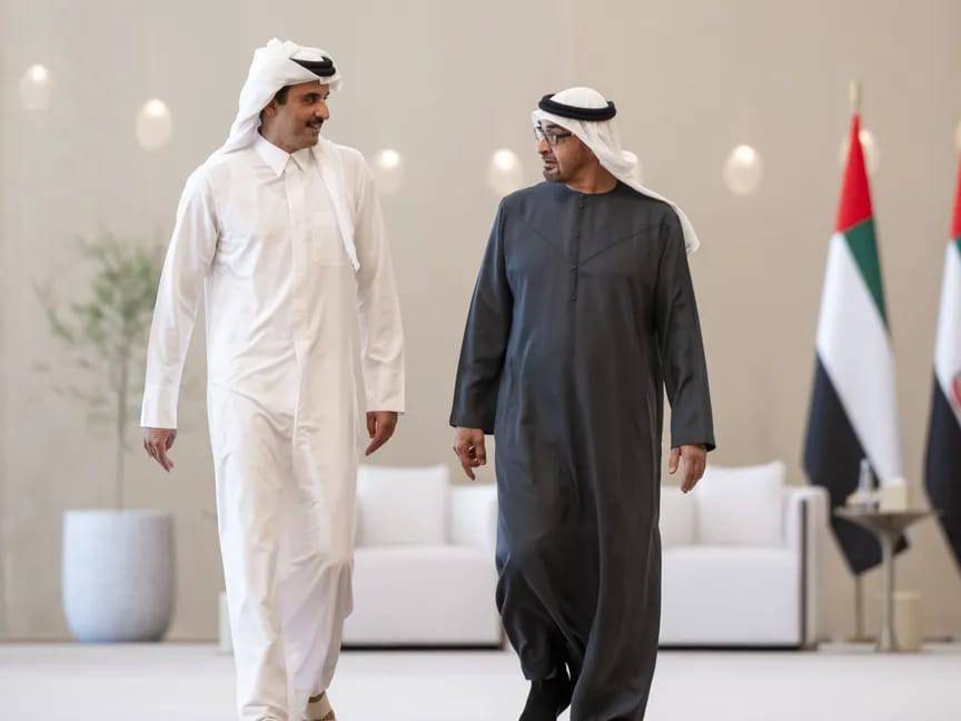 أمير قطر يصل إلى الإمارات في زيارة أخوية