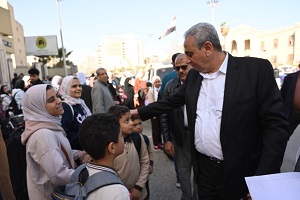 محافظ الغربية يتفقد حركة المواصلات ميدانيًا خلال ساعة الذروة بطنطا