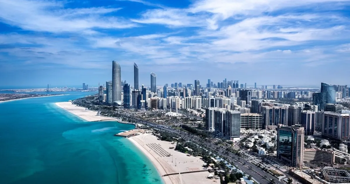 مركز أبوظبي العقاري يُعلن تسجيل أرقام قياسية في إجمالي التصرفات العقارية بالإمارة خلال 2025 بقيمة 142 مليار درهم