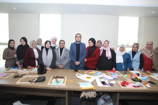 محافظ الوادي الجديد: تكثيف البرامج التدريبية وتوسيع قاعدة المستفيدات بمركز إبداع مصر الرقمية
