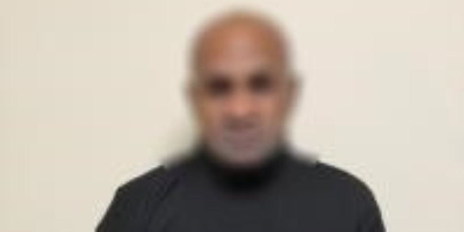 ضبط متهم بالنصب على حاملي جنسيات إحدى الدول العربية في الجيزة بزعم تقنين أوضاعهم - صوت الأمة