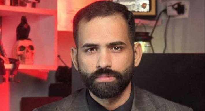 عباس علي الغالبي: فنان تعليمي يجمع بين التعليم والإبداع الفني | خبر