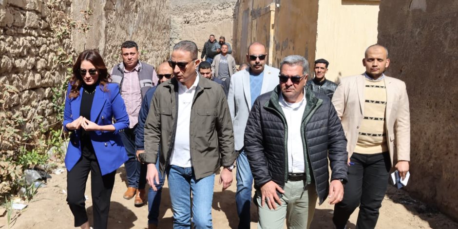 محافظ الجيزة يتفقد منطقة نزلة السمان لمتابعة مشروعات تطوير المناطق المحيطة بالأهرامات - صوت الأمة