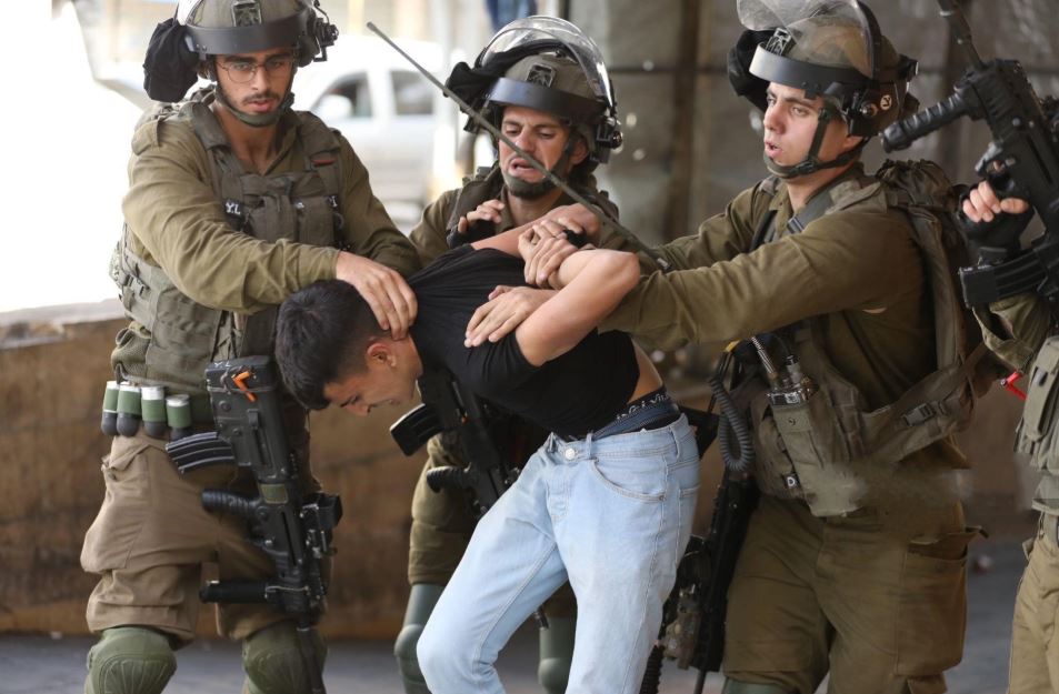 الضفة.. جيش الاحتلال الإسرائيلي يعتقل فلسطينيين ويسطو على سحور