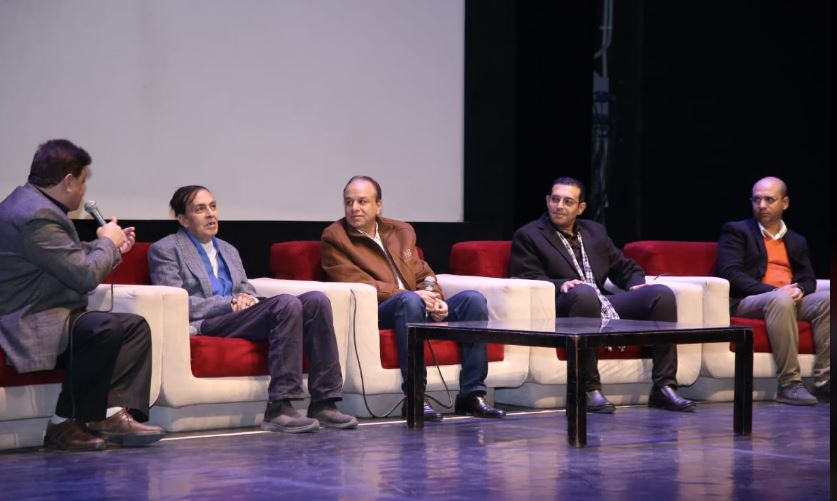 حضور جماهيري حاشد في عرض فيلم عبده داغر بالمسرح الصغير بدار الأوبرا