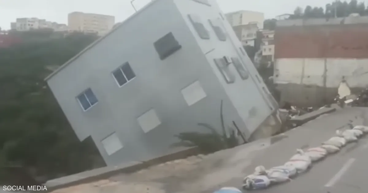 فيديو صادم.. أمطار غزيرة تتسبب في انهيار منزل من 3 طوابق في المغرب