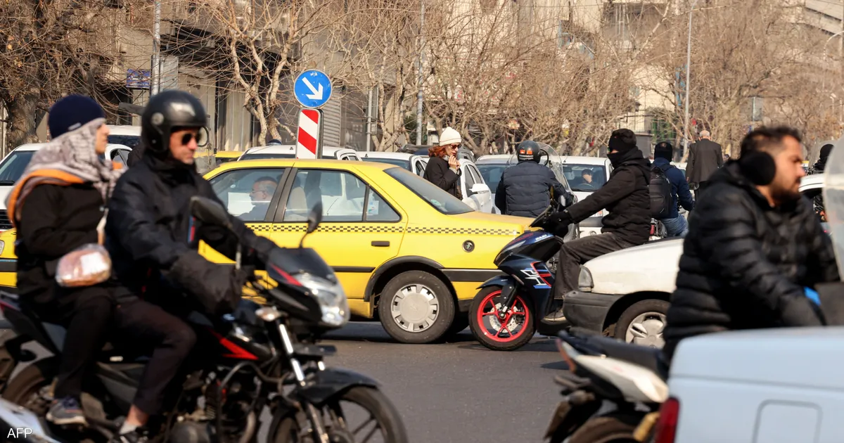 إيران تسمح رسميا للنساء بقيادة الدراجات النارية