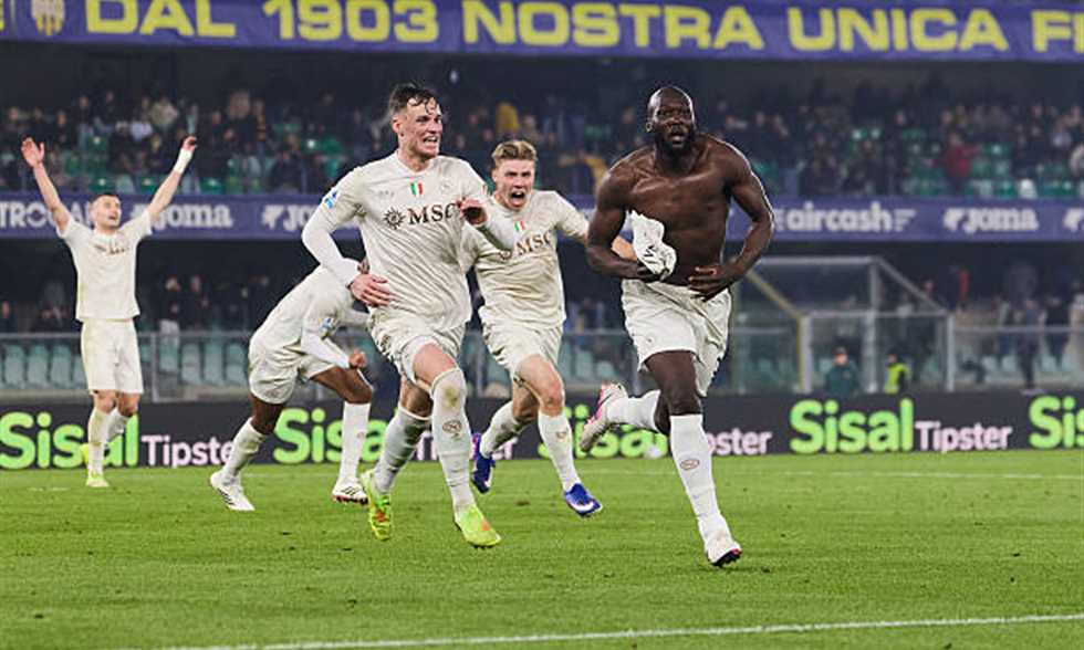 نابولي يعود للانتصارات بالفوز على هيلاس فيورنا في +90