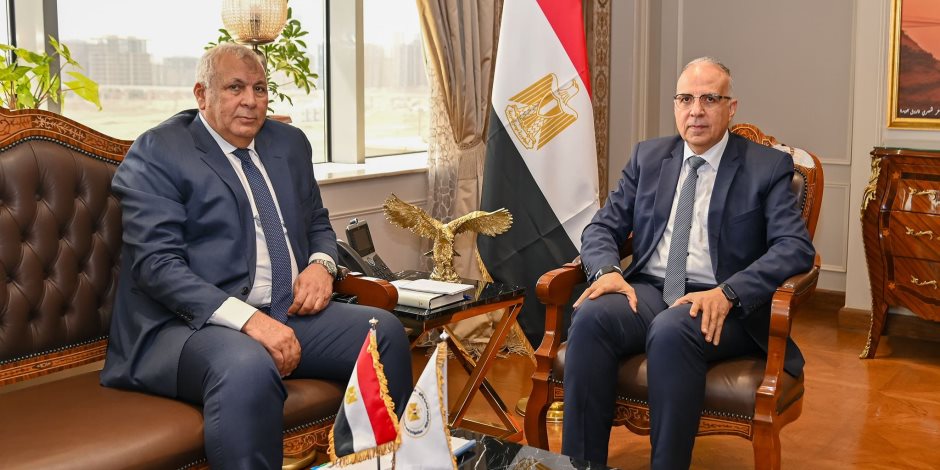 وزير الري ومحافظ مطروح يبحثان موقف المشروعات المائية بمحافظة مطروح - صوت الأمة