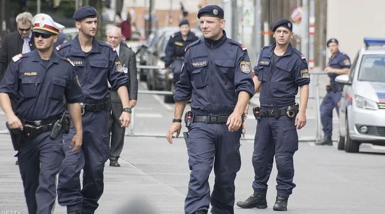إيران توقف شخصين للاشتباه في صلتهما بالموساد