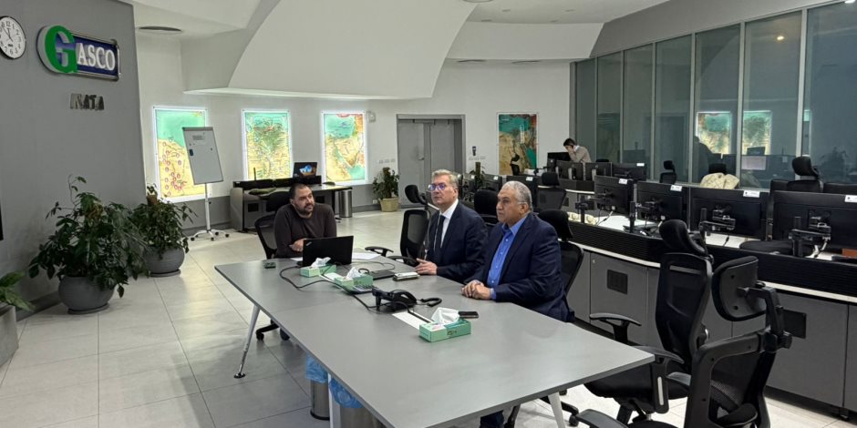 وزير البترول يتابع من مركز التحكم بالشبكة القومية للغاز انتظام ضخ إمدادات الغاز - صوت الأمة