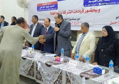 نقابة المناجم والمحاجر تدعم العمالة غير المنتظمة بالوادي الجديد بكعك العيد
