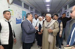 محافظ الشرقية يتفقد مستشفى أبو كبير المركزي لمتابعة مستوى الخدمات الطبية والعلاجية