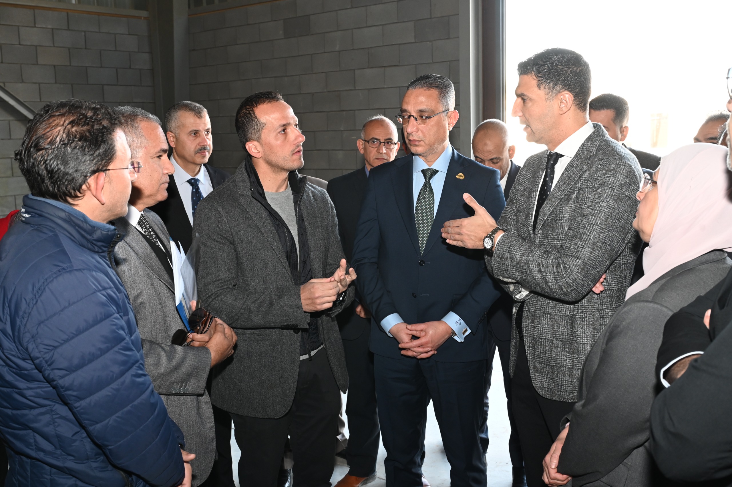 وزير الصناعة يتدخل لتوصيل الطاقة لمصنع «درويش» لزجاج السيارات باستثمارات 60 مليون جنيه | أموال الغد