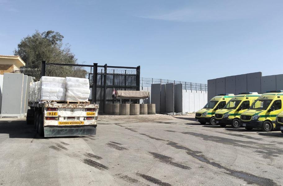 استئناف دخول المساعدات الإنسانية إلي قطاع غزة