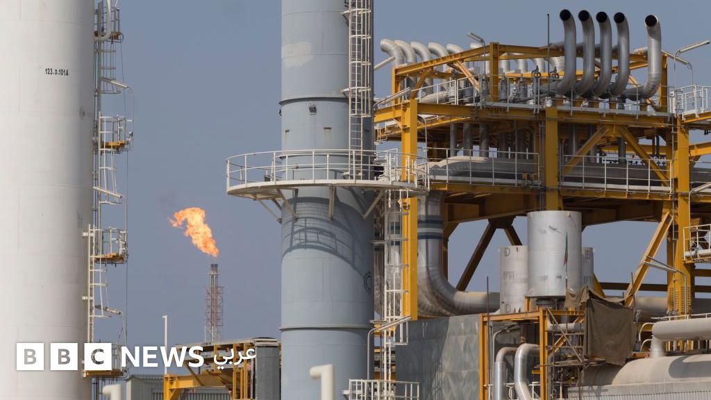 سعر النفط يتجاوز 110 دولارات للبرميل بعد استهداف أكبر حقل غاز في العالم - BBC News عربي