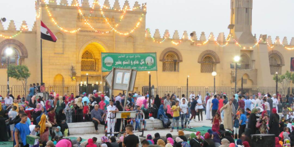 أجواء العيد تضيف البهجة على ساحة مسجد الرضوان بمدينة السلام - صوت الأمة