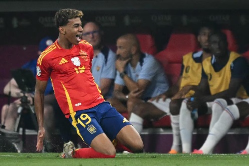 منافس منتخب مصر.. لامين يامال يغيب عن تدريبات إسبانيا