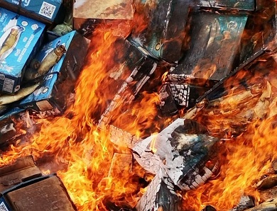 تموين مطروح: مصادرة وإعدام 230 قطعة مواد غذائية منتهية الصلاحية في حملة تفتيشية
