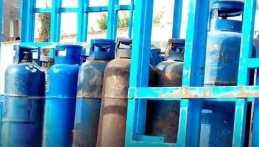تحرير 40 محضرا تموينيا وضبط سيارة محملة بأسطوانات غاز منزلية لبيعها بأزيد من السعر الرسمي في البحيرة
