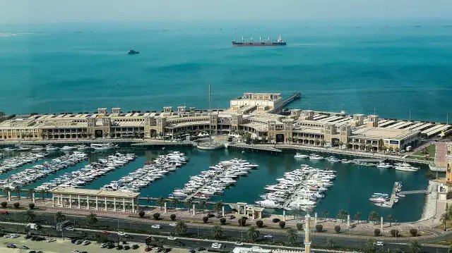 الكويت: تعرض ميناء الشويخ لهجوم بطائرات مسيرة معادية