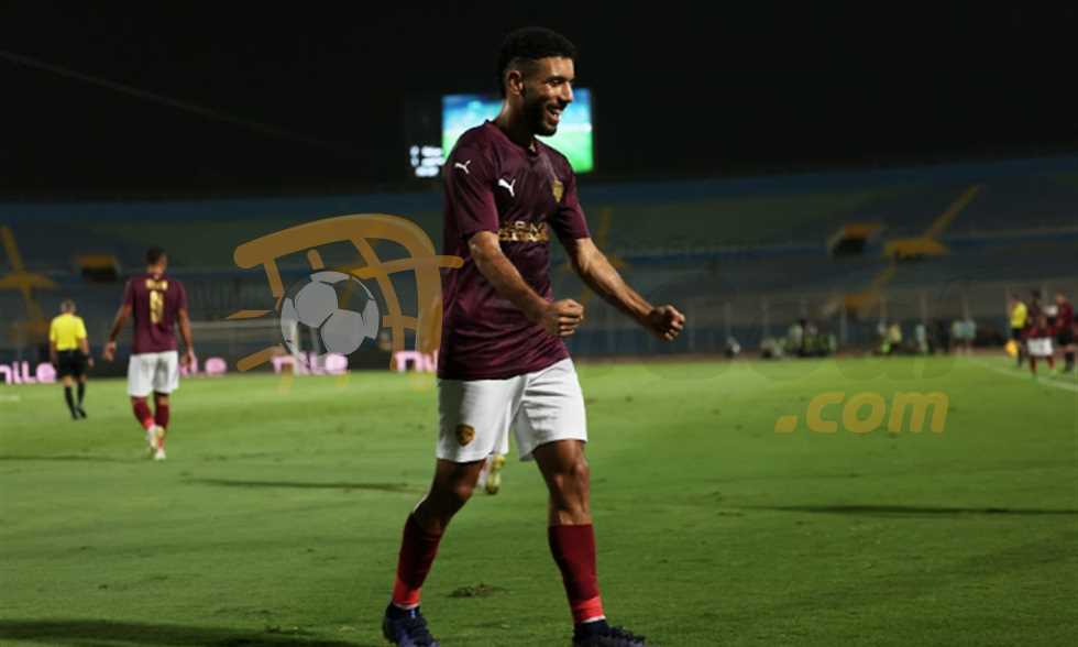 خبر في الجول - قندوسي يصل مصر ويفاضل بين عرضين
