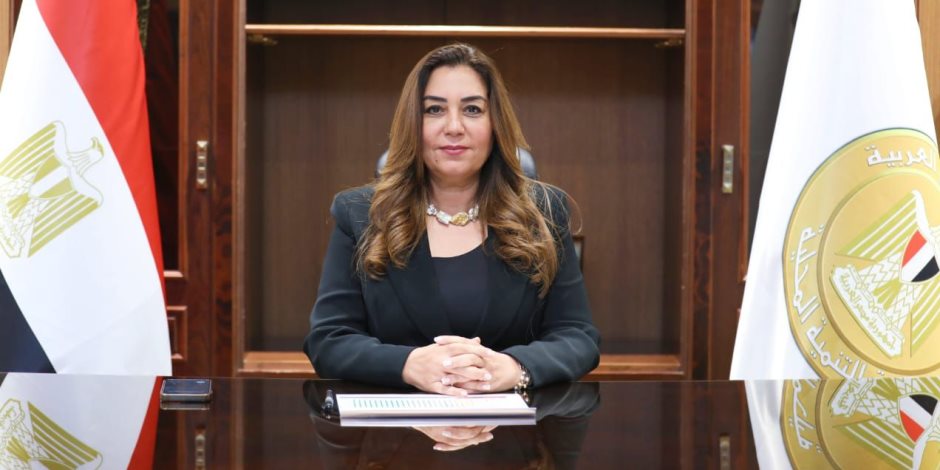 وزيرة التنمية المحلية والبيئة تتابع جهود المحافظات في تنفيذ قرار رئيس الوزراء بغلق المحال العامة في التاسعة مساءً بدءًا من اليوم السبت - صوت الأمة