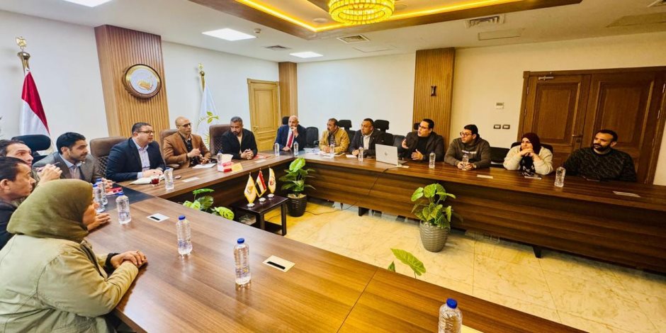 وزيرة الإسكان تتابع مستجدات توفيق الأوضاع بالأراضي المضافة لمدينتي "العبور الجديدة والشروق" - صوت الأمة