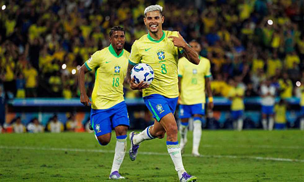 كاسيميرو ينصح مانشستر بضم خليفته قبل رحيله
