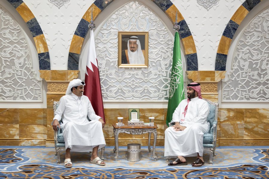 أمير قطر وولي العهد السعودي يبحثان في جدة جهود خفض التصعيد