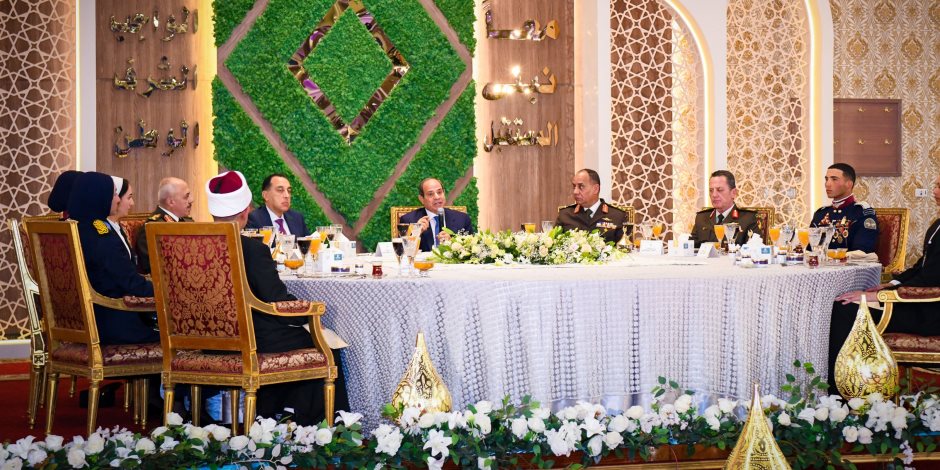 خلال إفطار الأكاديمية العسكرية .. رسائل هامة من الرئيس السيسى للمواطنين.. وتوعد بمحاسبة المتلاعبين بالأسعار - صوت الأمة