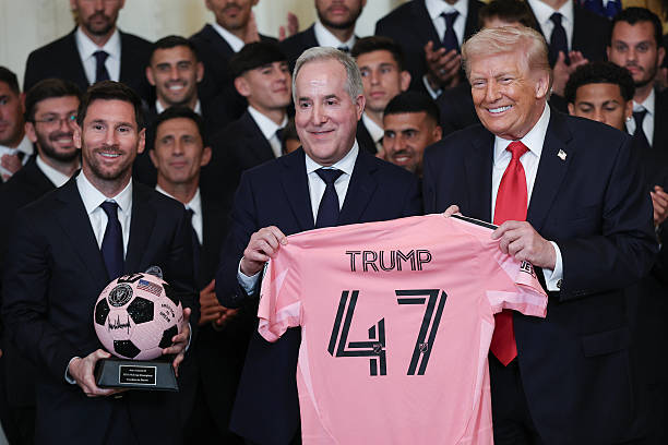 ميسي ولاعبو إنتر ميامي يهدون ترامب 3 هدايا تذكارية في البيت الأبيض