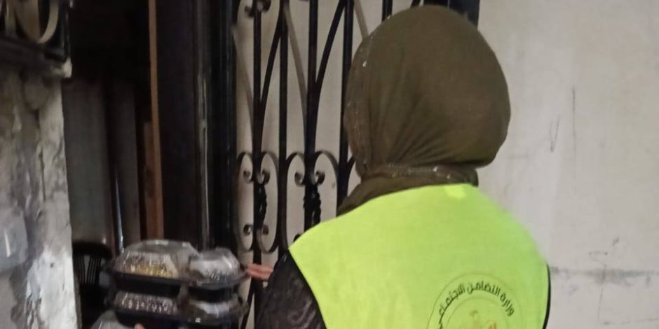 التضامن: توزيع 15 ألف وجبة على أهالي مناطق مشروعات السكن بديل العشوائيات - صوت الأمة