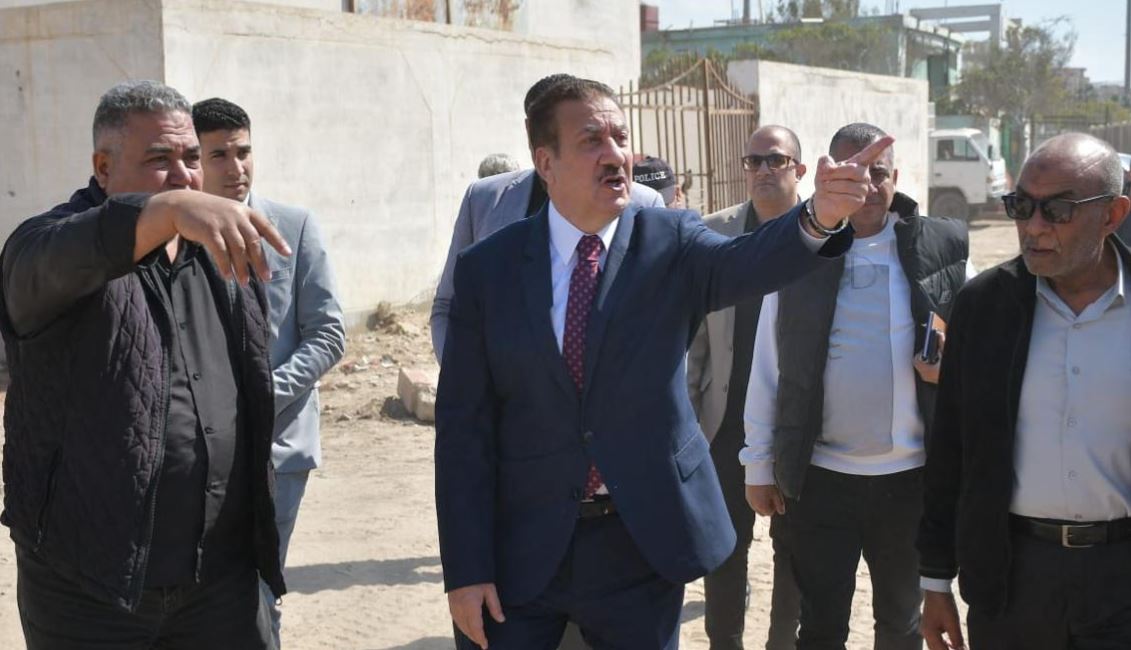 محافظ بورسعيد يبحث مع الجهات المختصة حل مشكلة الصرف الصحي في حي المناخ
