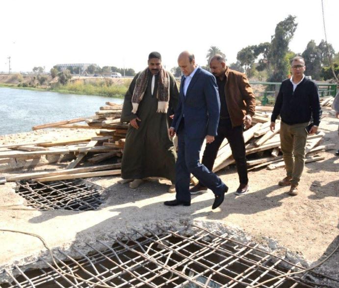 محافظ أسيوط يتابع تنفيذ كوبري الحواتكة بمنفلوط ويوجه بالإسراع في الانتهاء منه