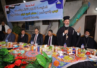 محافظ دمياط يشارك بمائدة السحور الجماعية في كنيسة الروم الأرثوذكس