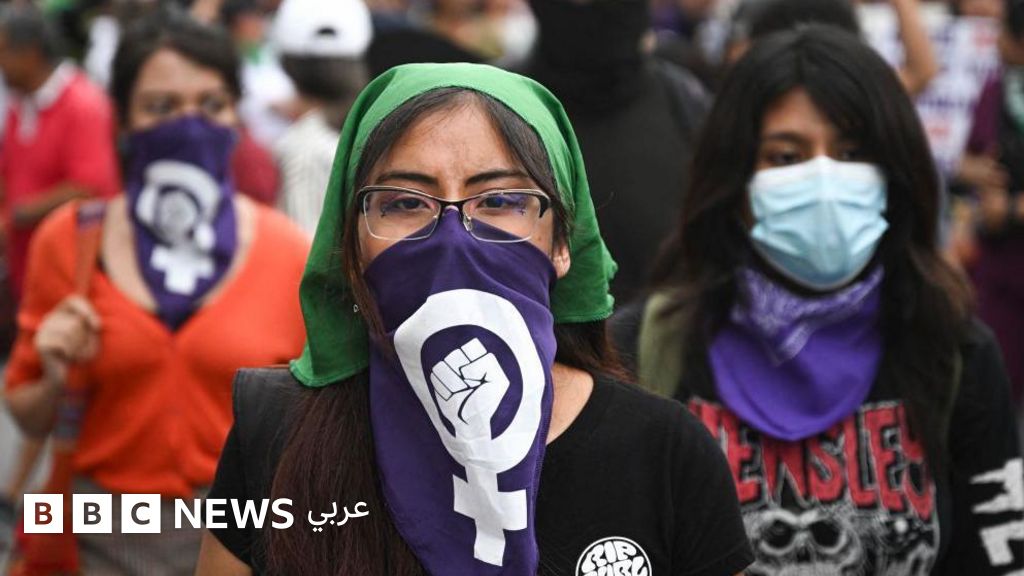اليوم العالمي للمرأة: هل يُضعف الطابع التجاري من تأثير الحدث؟ - BBC News عربي