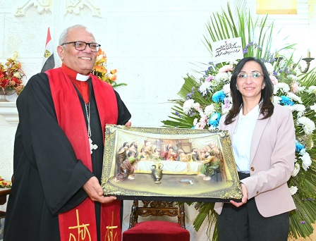 محافظ البحيرة تقدم التهنئة للطائفة الإنجيلية بدمنهور بمناسبة عيد القيامة المجيد