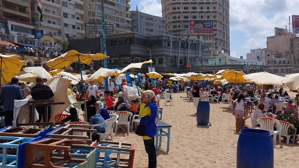 الإسكندرية تحتفل بشم النسيم.. طقس ربيعي وإقبال كثيف على الشواطئ وقلعة قايتباي وحديقة الحيوان