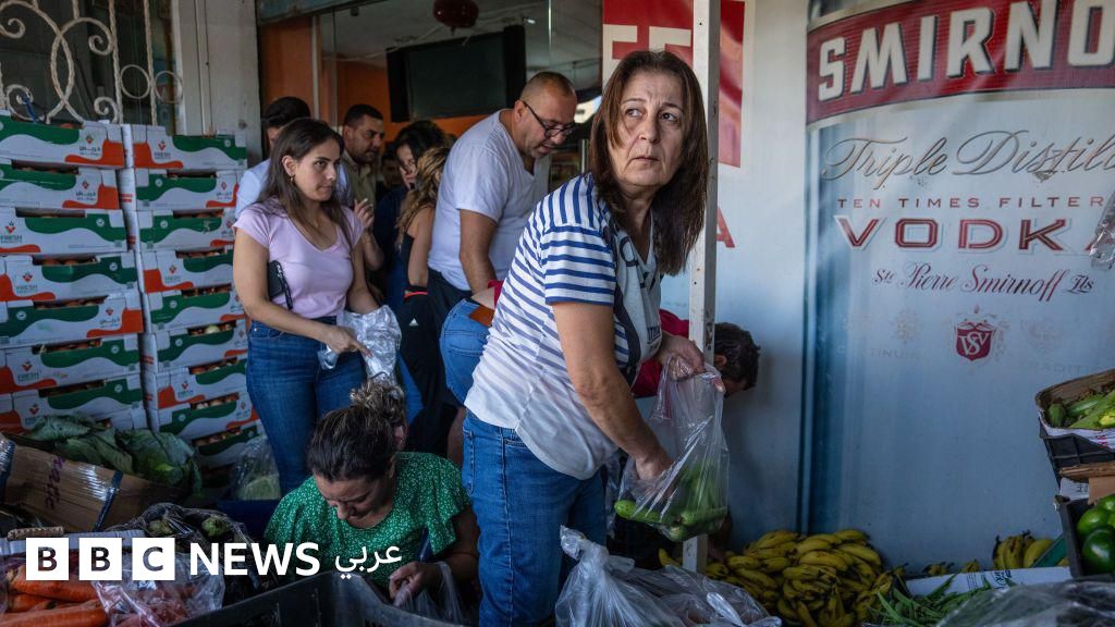 رميش: سكان بلدة لبنانية جنوبية يرفضون إخلاءها رغم ذكرياتهم الأليمة من حرب 2006 - BBC News عربي
