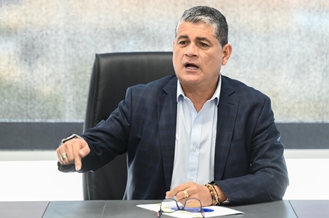أوسكار رويز: لا قيود على الاستماع لتسجيلات الـVAR.. وضيق الوقت حال دون استقدام حكام أجانب للقمة